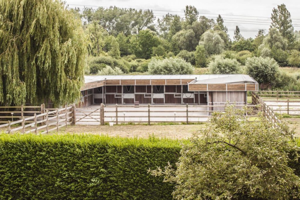 Ecurie-deroubaix-concept-sol-1200x800